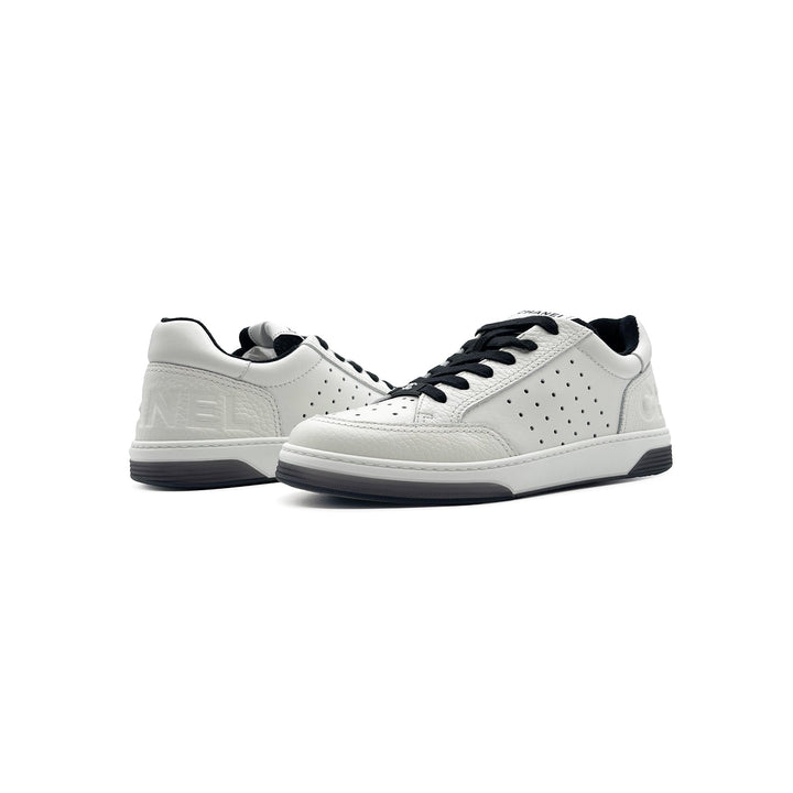 Chanel 22P Grained Calfskin CC White&Black Low Top Sneakers - SHENGLI ROAD MARKET