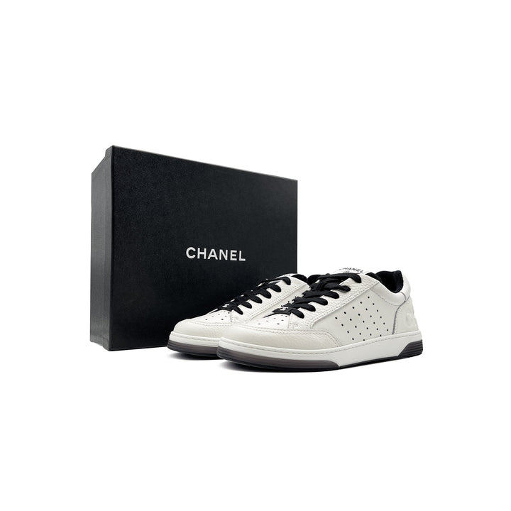 Chanel 22P Grained Calfskin CC White&Black Low Top Sneakers - SHENGLI ROAD MARKET