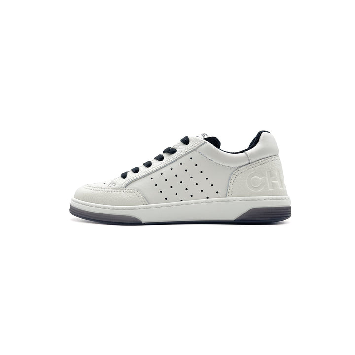 Chanel 22P Grained Calfskin CC White&Black Low Top Sneakers - SHENGLI ROAD MARKET