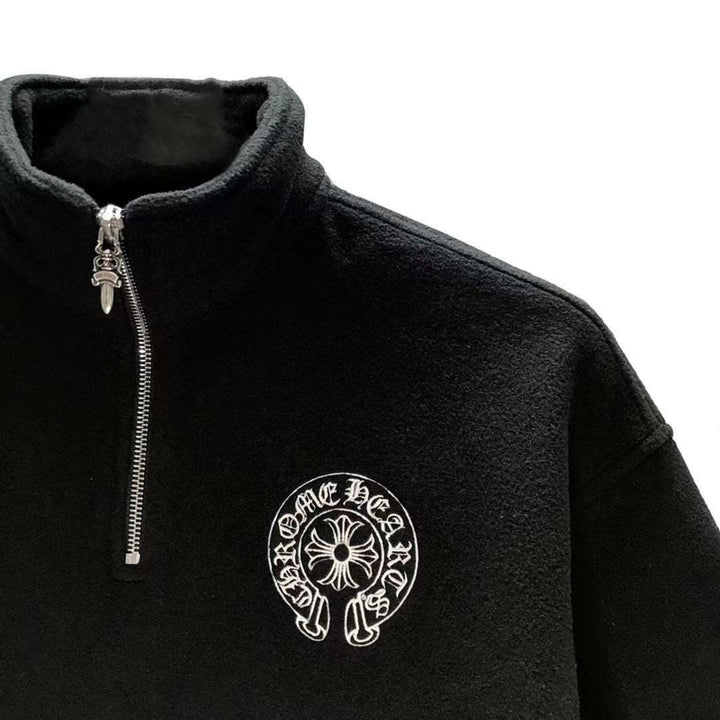 CHROME HEARTS (クロムハーツ) フリース ホースシュー ロゴ ハーフジップ クロップド スウェットシャツ シルバー ダガー付き